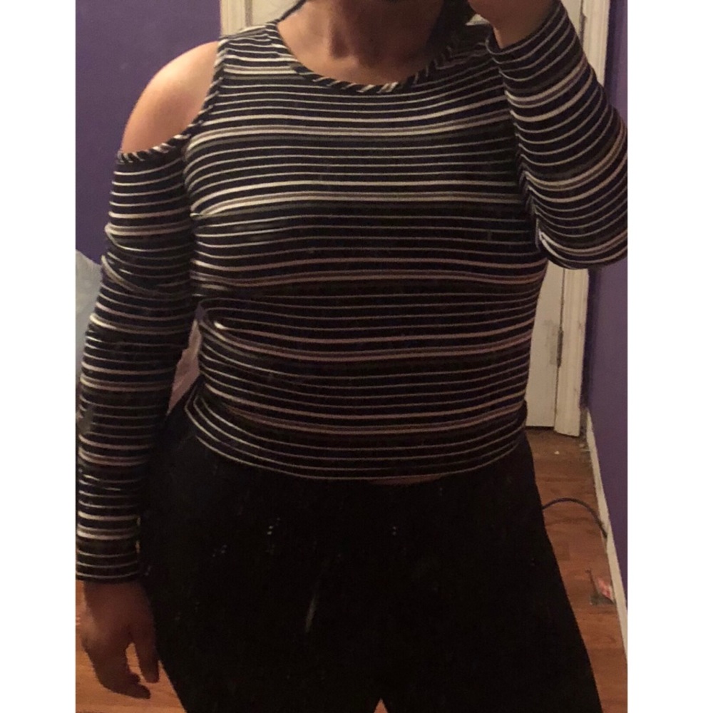 Green, black, white stripped long sleeve ⚪️⚫️💚